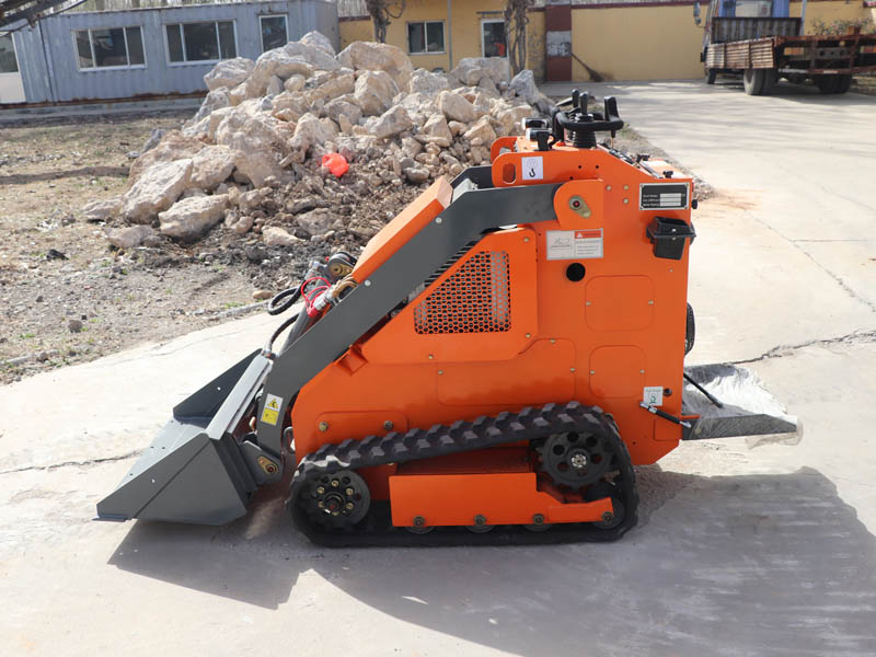 多功能鋰電池滑移裝載機(jī) 多功能鋰電池滑移裝載機(jī)